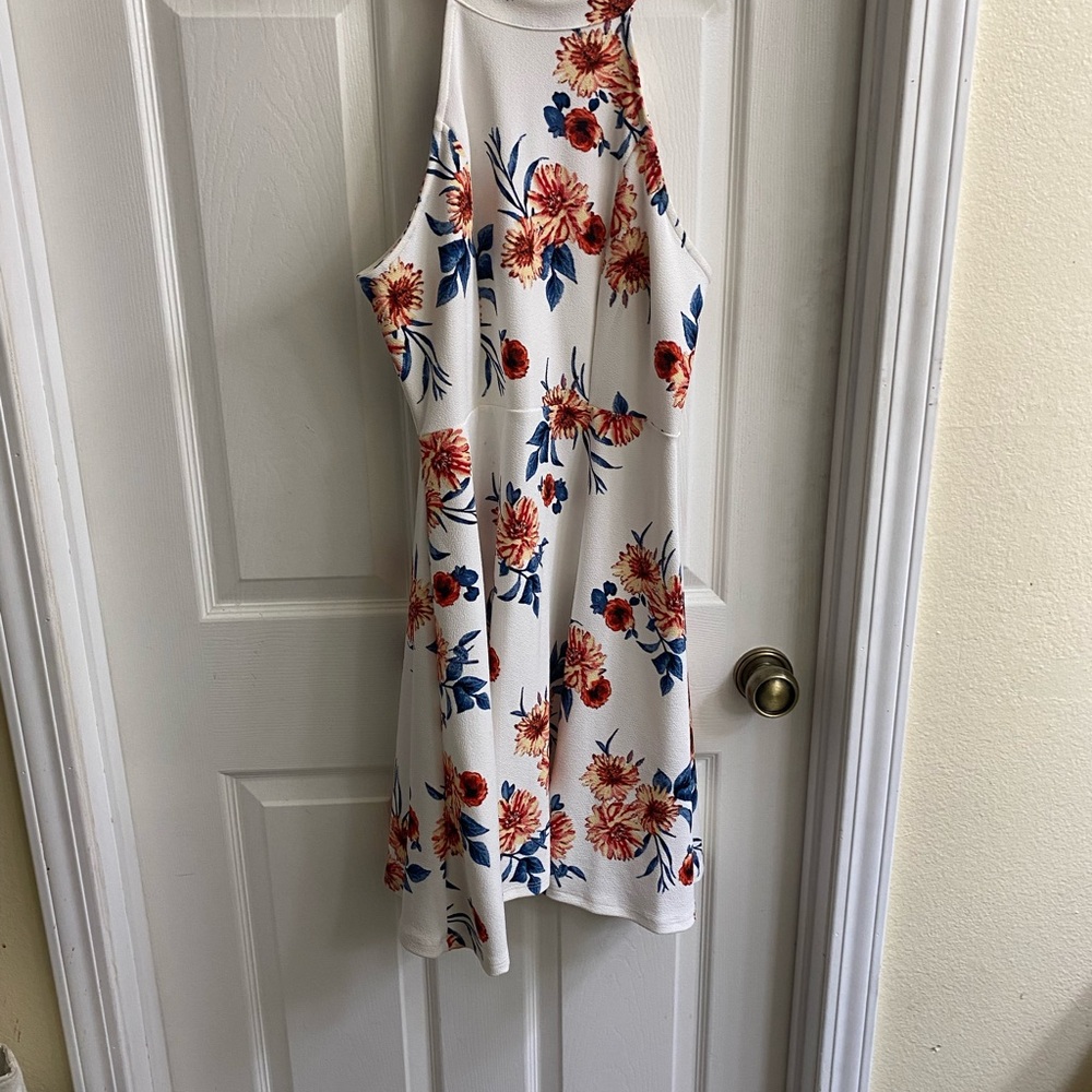 No Boundaries White Floral Short Dress Size L (11-13) – Sweet & Stylish